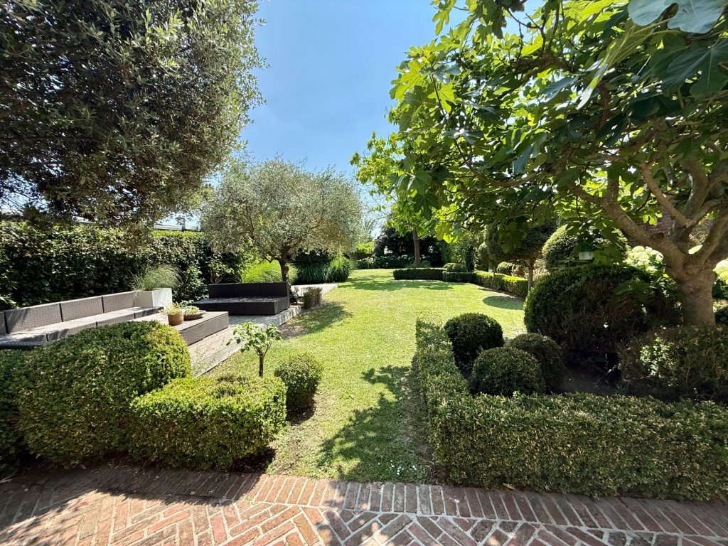 MAISON - LAMBERSART - 226 m2 - VENDU