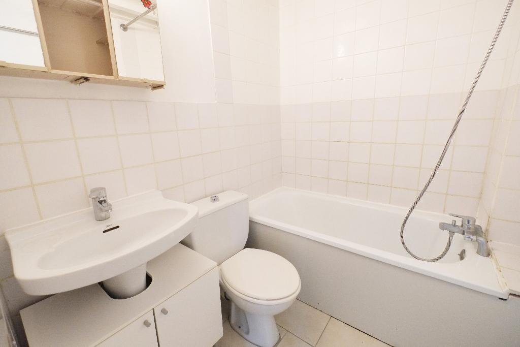 STUDIO - LILLE REPUBLIQUE - 23.48 m2 - LOUÉ