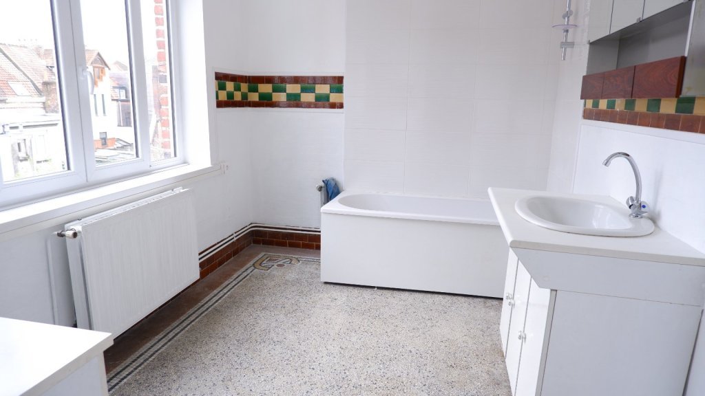 APPARTEMENT T2 - LILLE FIVES - 91.75 m2 - LOUÉ